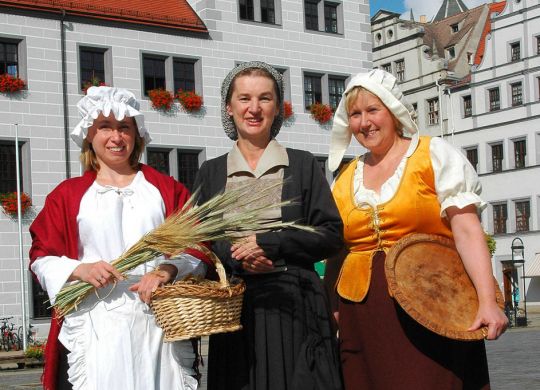 besondere Stadtführung durch Torgau mit der Bäckersfrau Sophie, Katharina von Bora und dem Müllerlieschen